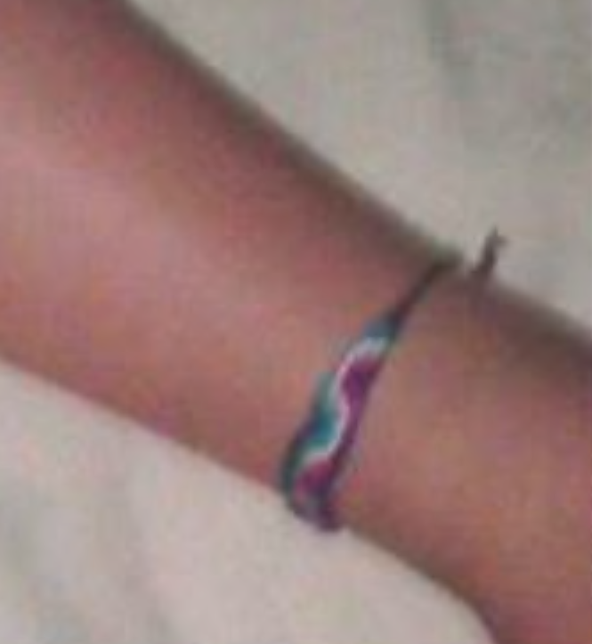 Knotted ankle bracelet with wavy pattern